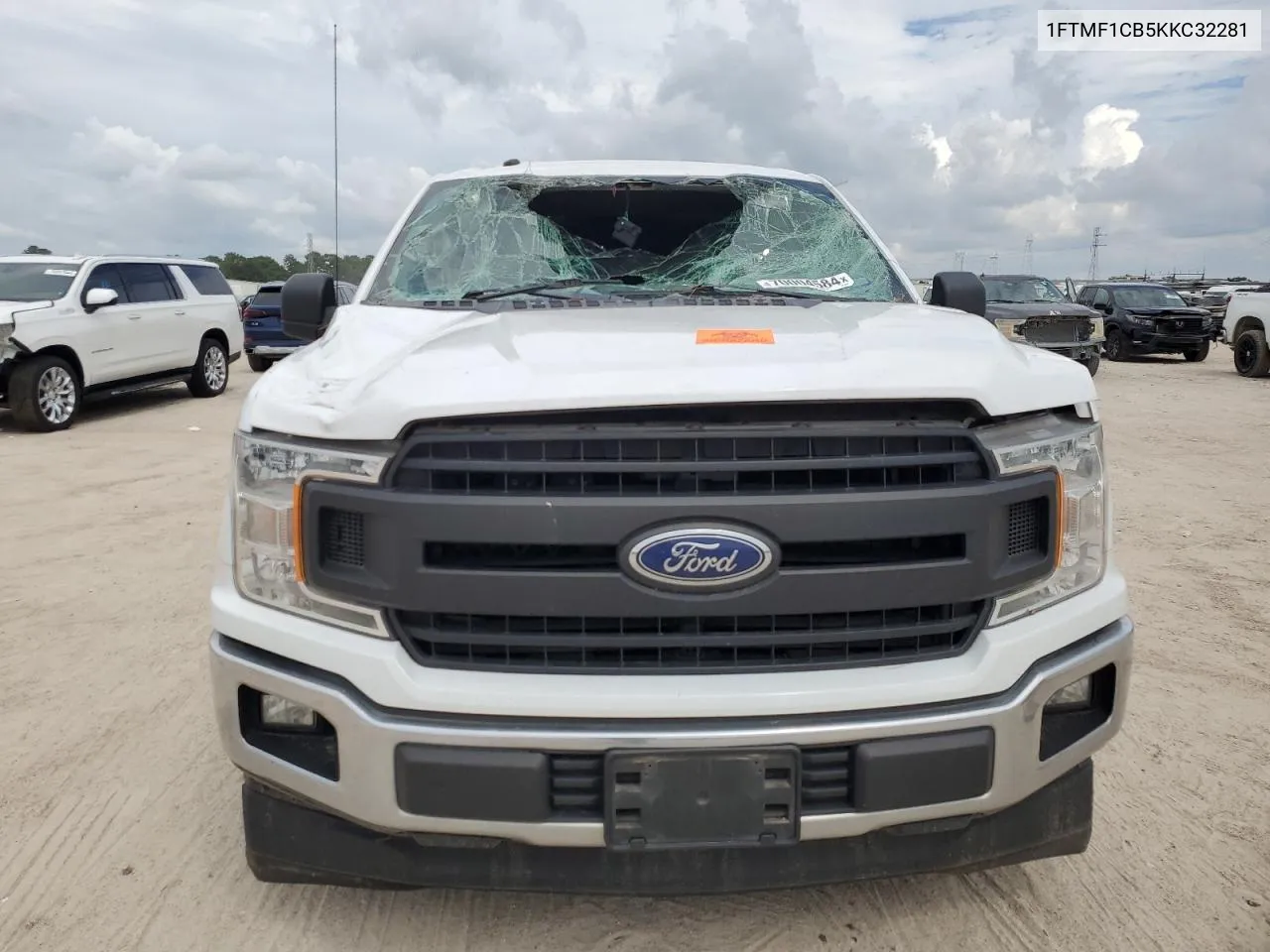 1FTMF1CB5KKC32281 2019 Ford F150