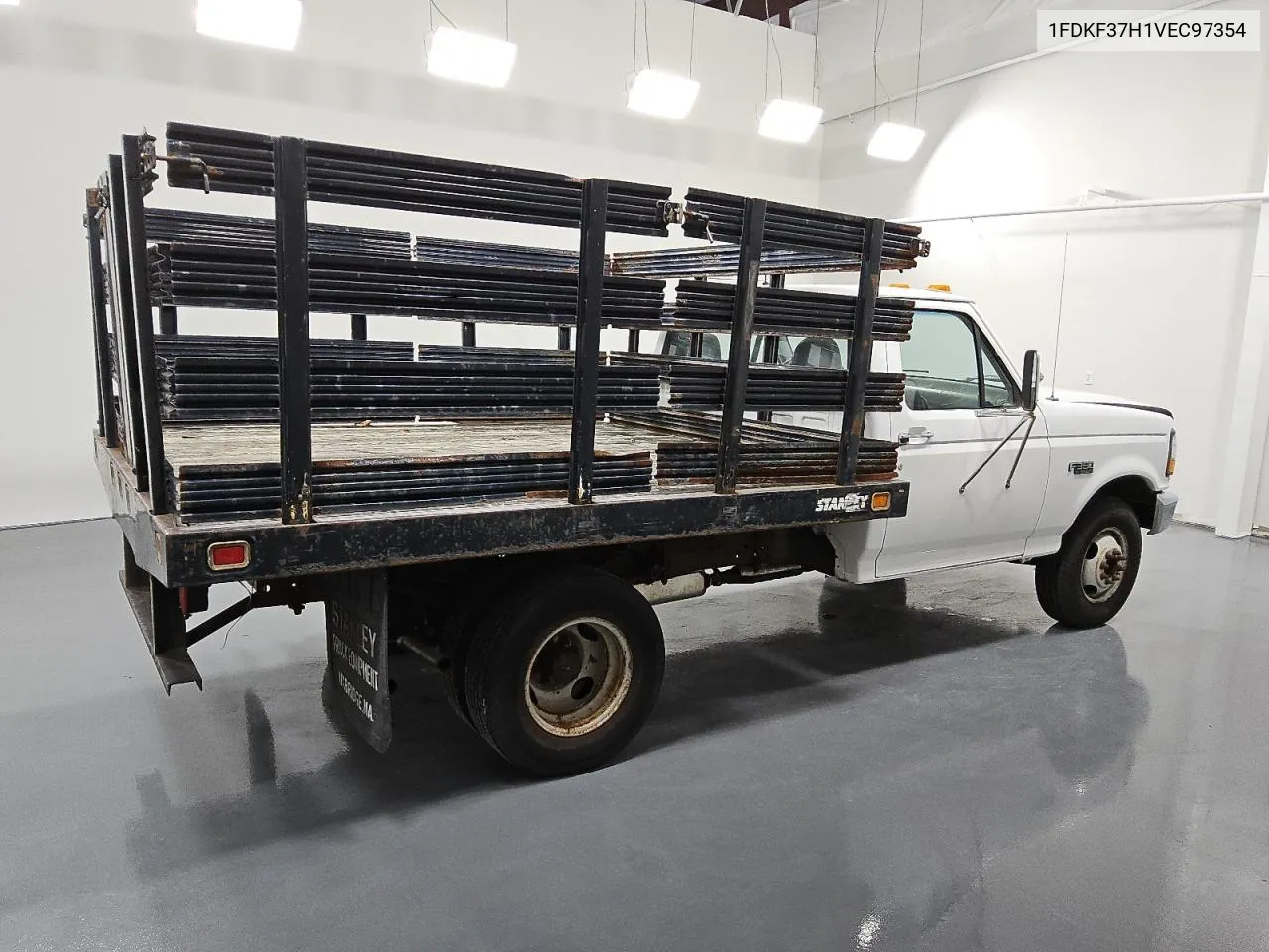 1997 Ford F350 VIN: 1FDKF37H1VEC97354 Lot: 77047394