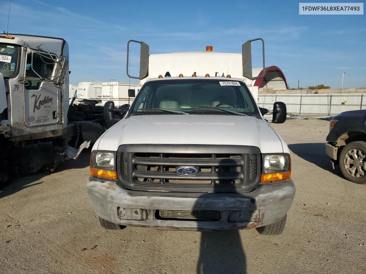 1999 Ford F350 Super Duty VIN: 1FDWF36L8XEA77493 Lot: 75741694