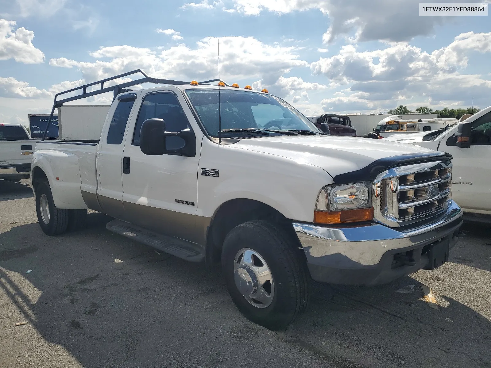 2000 Ford F350 Super Duty VIN: 1FTWX32F1YED88864 Lot: 62462084