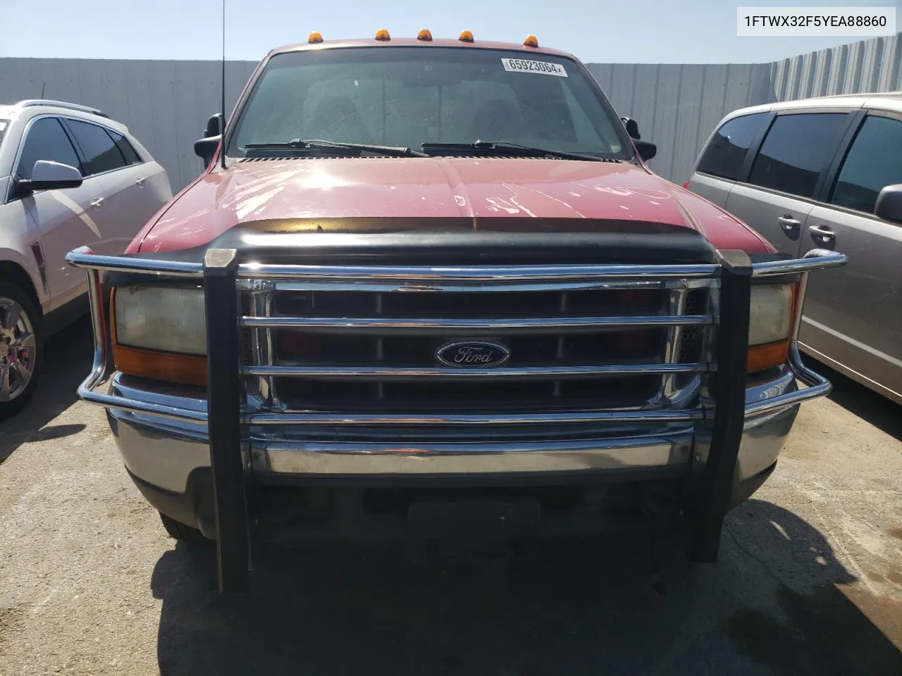 2000 Ford F350 Super Duty VIN: 1FTWX32F5YEA88860 Lot: 65923064