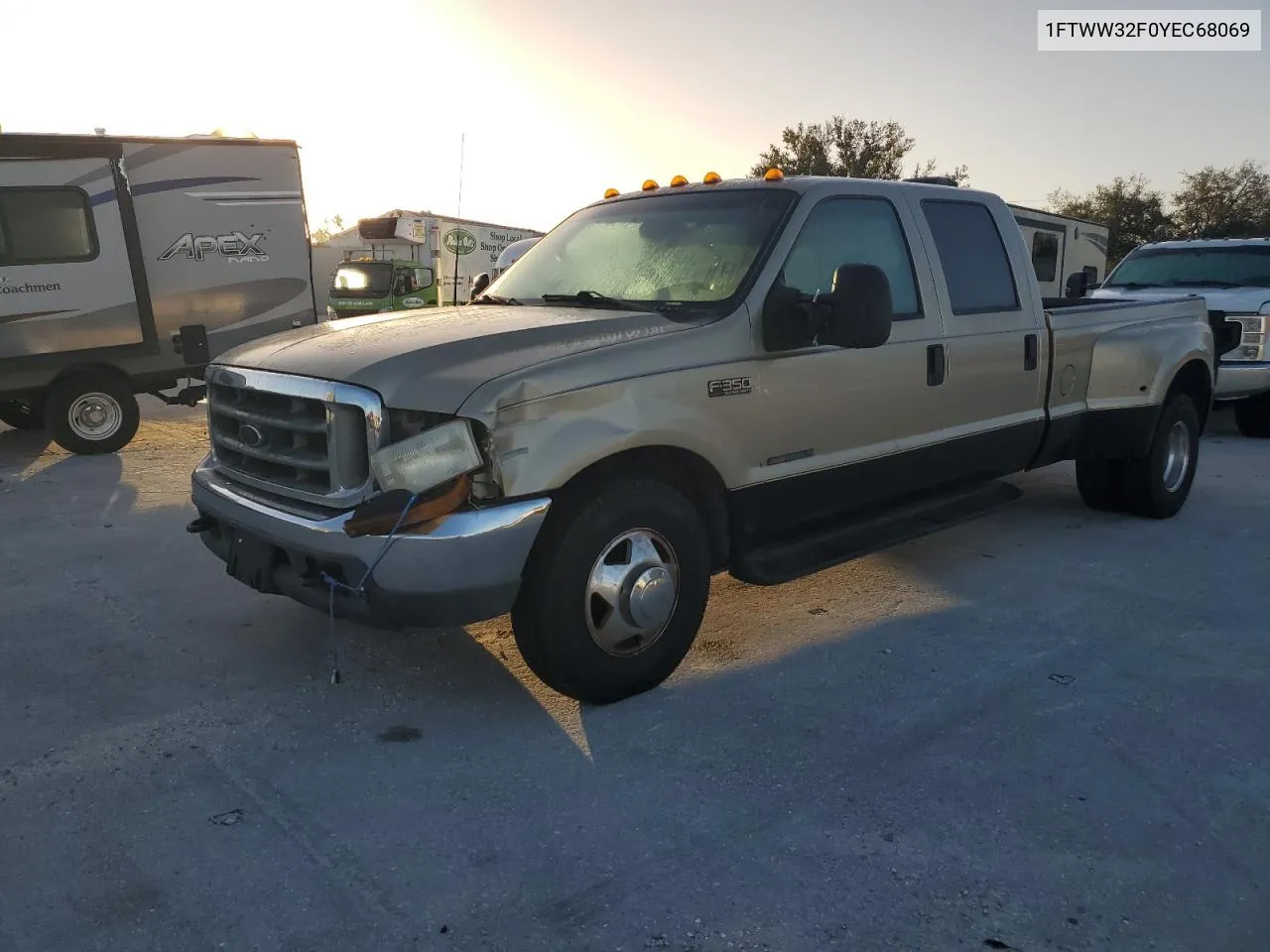 2000 Ford F350 Super Duty VIN: 1FTWW32F0YEC68069 Lot: 77714534