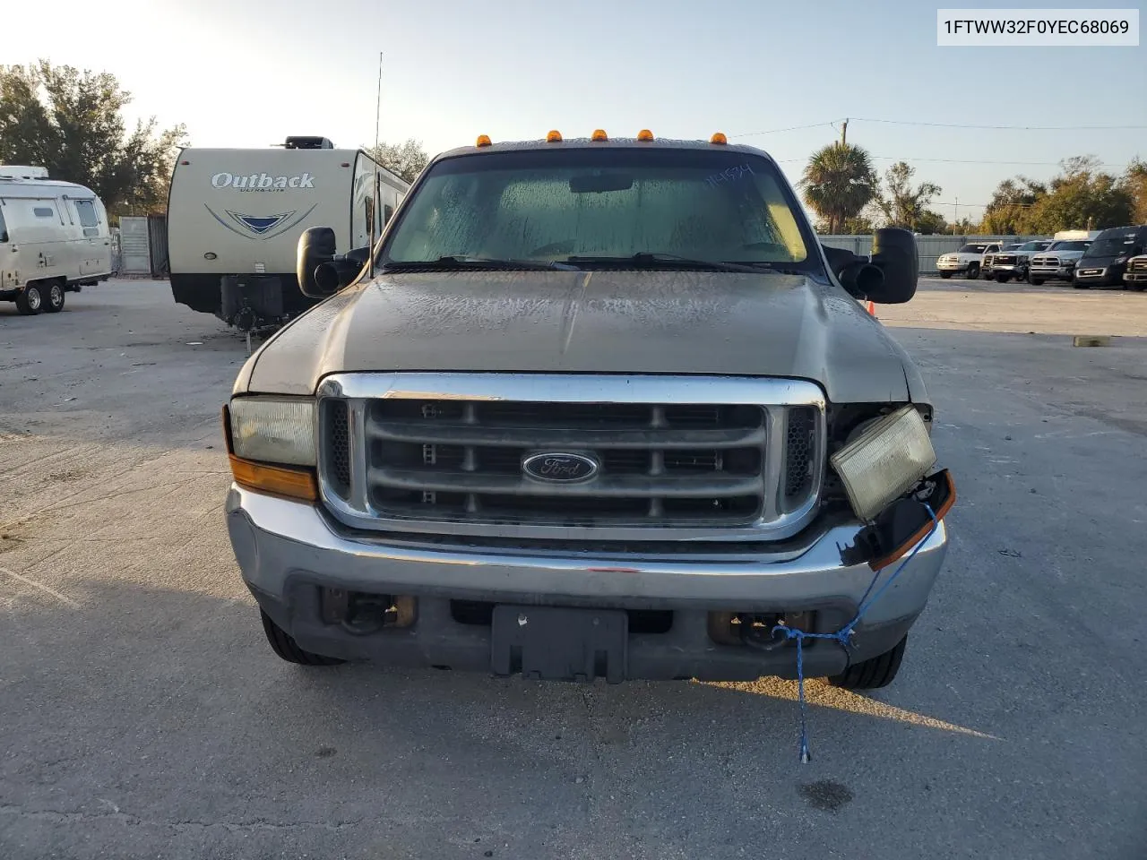 2000 Ford F350 Super Duty VIN: 1FTWW32F0YEC68069 Lot: 77714534