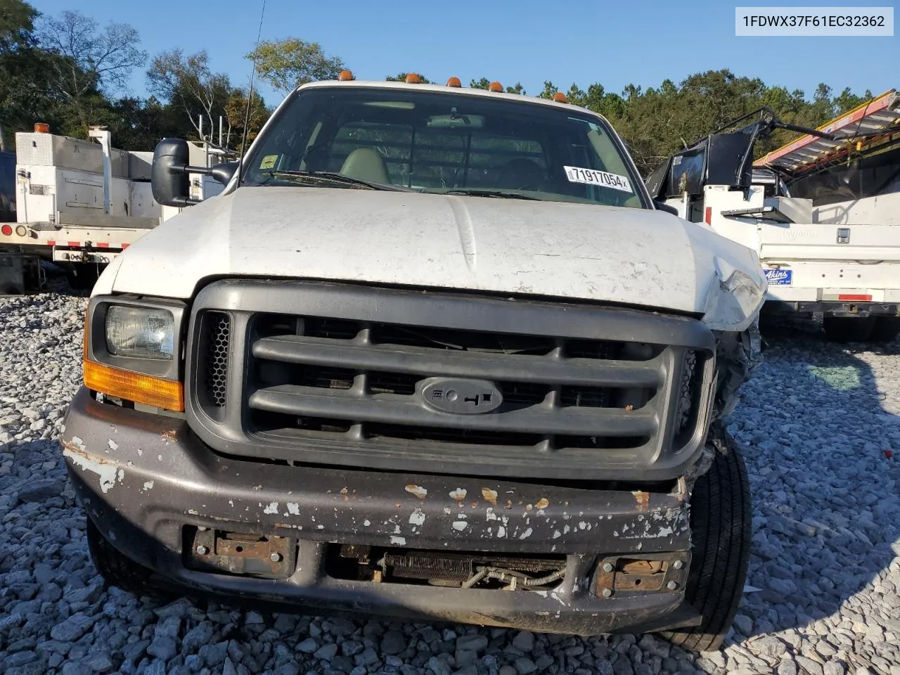 2001 Ford F350 Super Duty VIN: 1FDWX37F61EC32362 Lot: 71917054