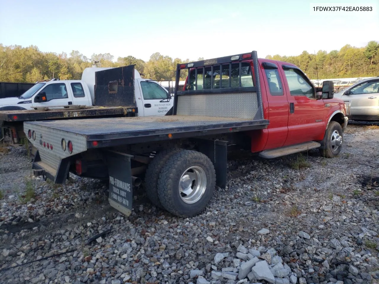 2002 Ford F350 Super Duty VIN: 1FDWX37F42EA05883 Lot: 74610124