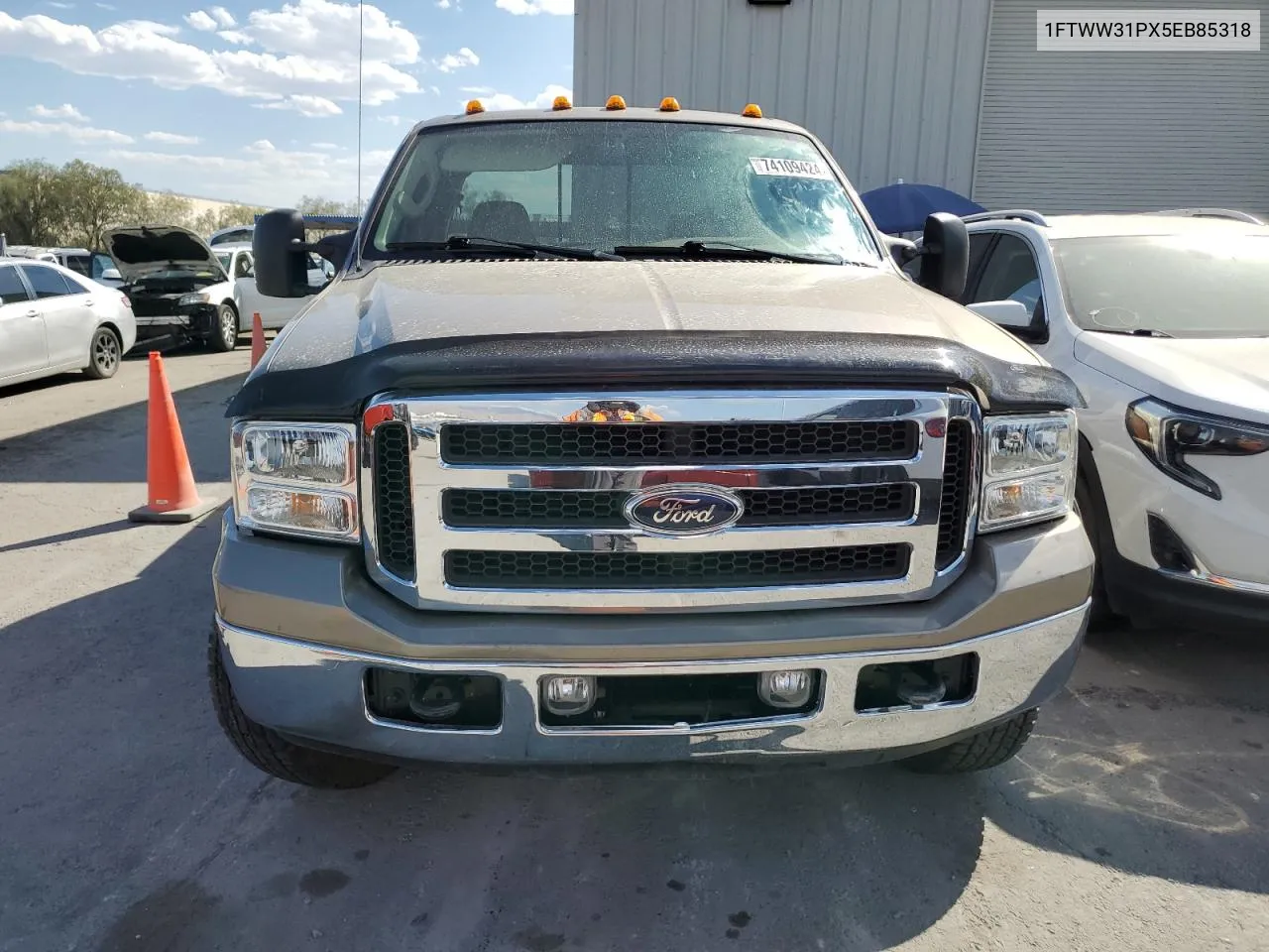 2005 Ford F350 Srw Super Duty VIN: 1FTWW31PX5EB85318 Lot: 74109424