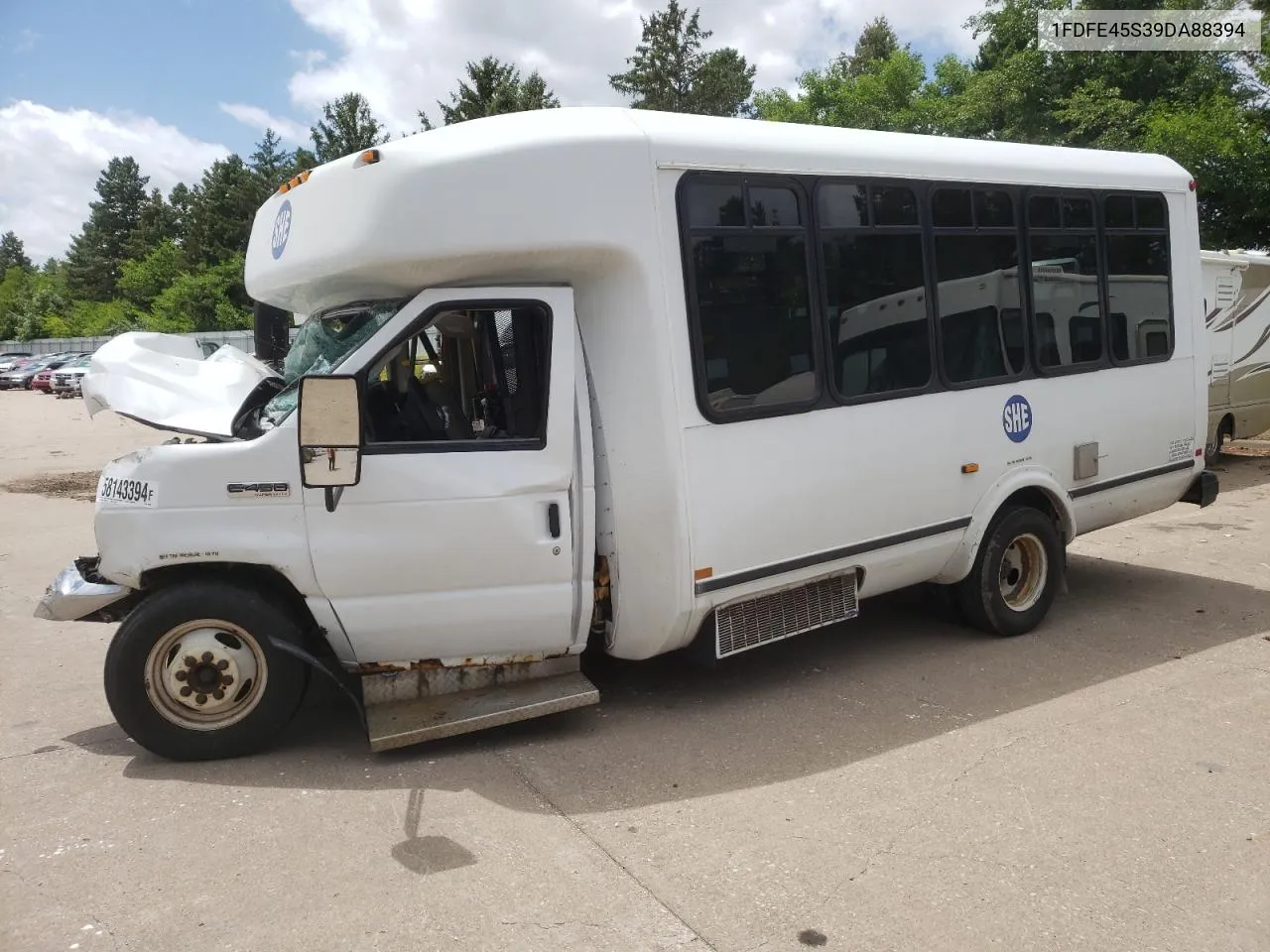 2009 Ford Econoline E450 Super Duty Cutaway Van VIN: 1FDFE45S39DA88394 Lot: 58143394