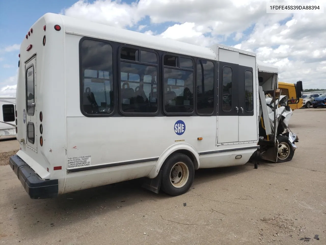 2009 Ford Econoline E450 Super Duty Cutaway Van VIN: 1FDFE45S39DA88394 Lot: 58143394