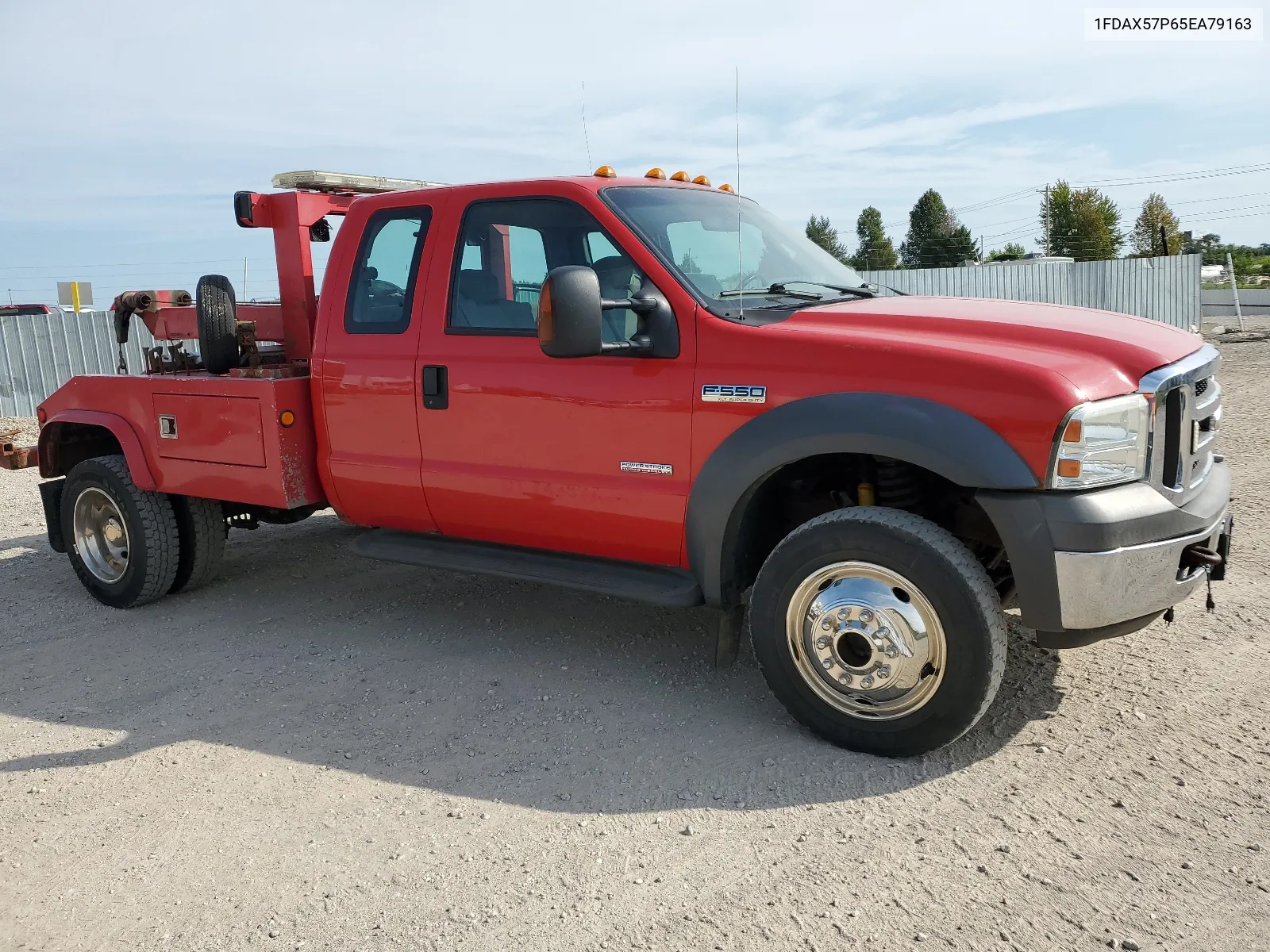 2005 Ford F550 Super Duty VIN: 1FDAX57P65EA79163 Lot: 68039964