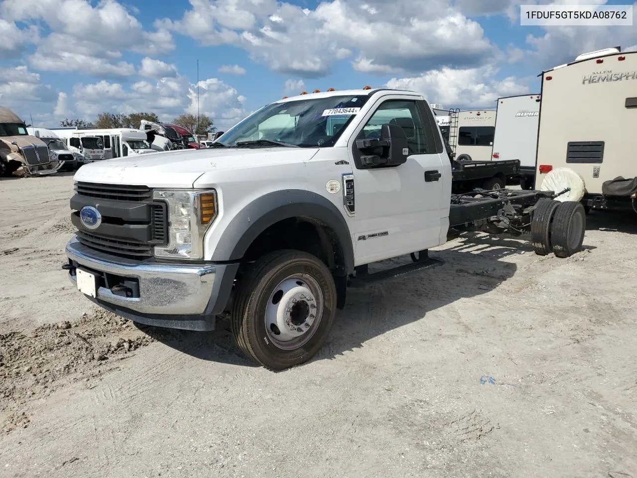 2019 Ford F550 Super Duty VIN: 1FDUF5GT5KDA08762 Lot: 77043644