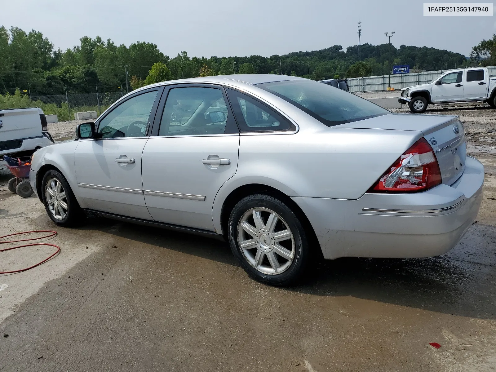 2005 Ford Five Hundred Limited VIN: 1FAFP25135G147940 Lot: 64391804