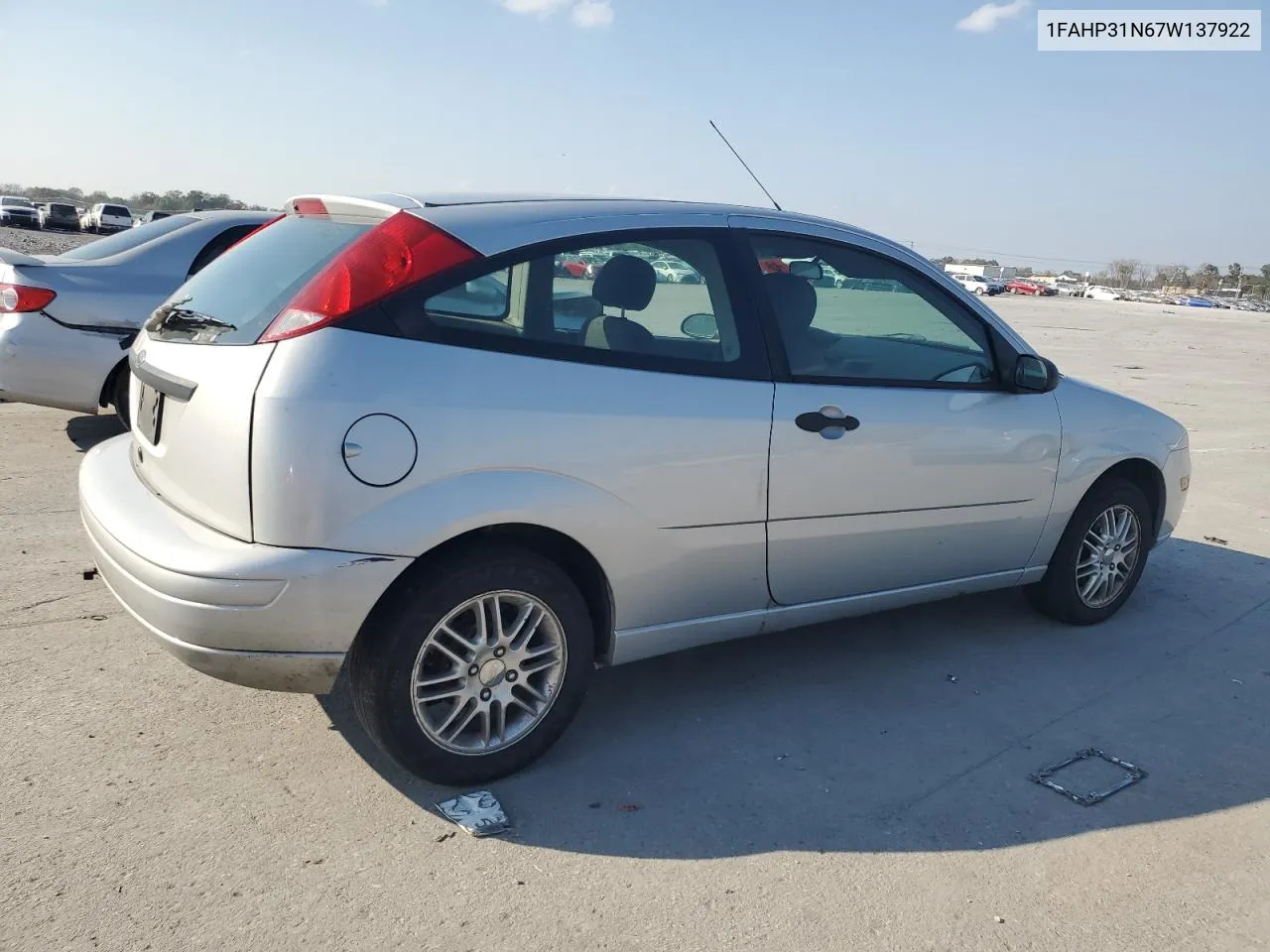 2007 Ford Focus Zx3 VIN: 1FAHP31N67W137922 Lot: 78265254