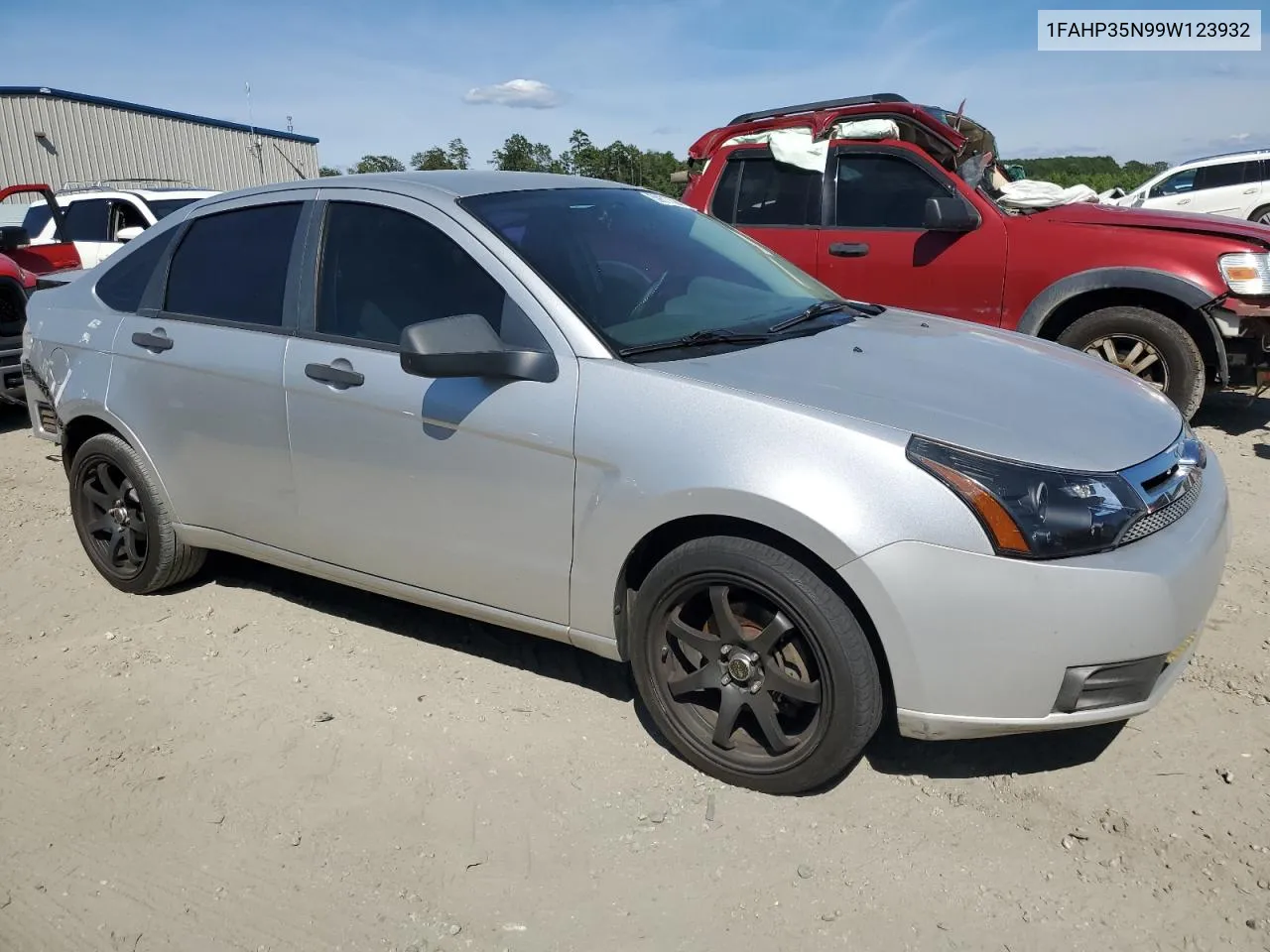 2009 Ford Focus Se VIN: 1FAHP35N99W123932 Lot: 59817594