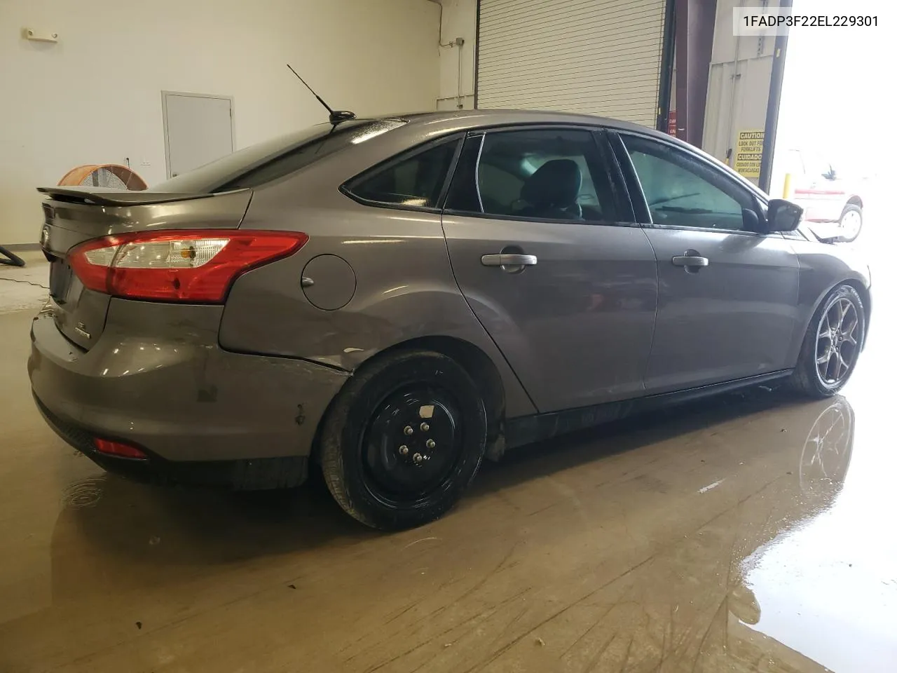 2014 Ford Focus Se VIN: 1FADP3F22EL229301 Lot: 61860114