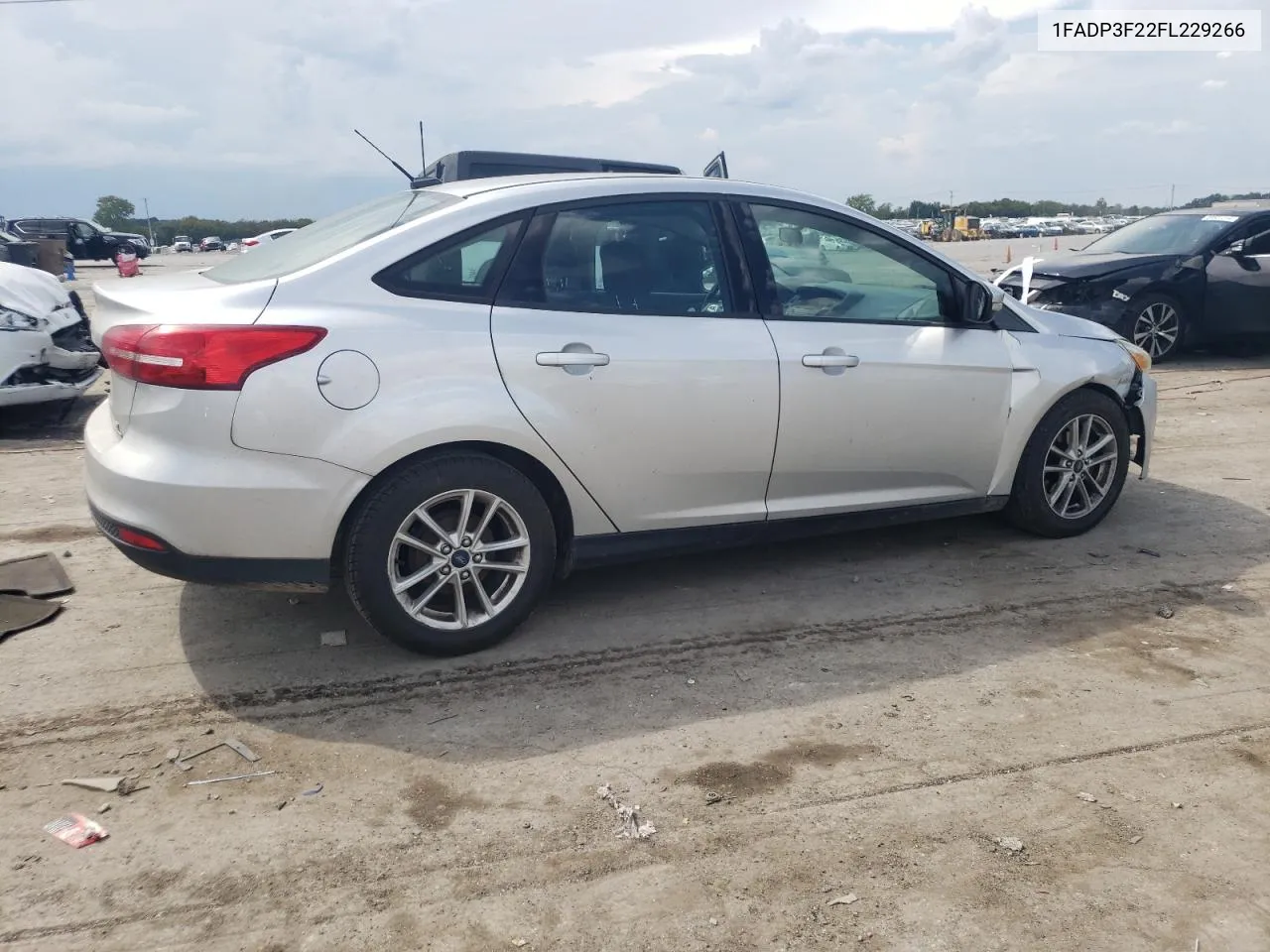 2015 Ford Focus Se VIN: 1FADP3F22FL229266 Lot: 69374404