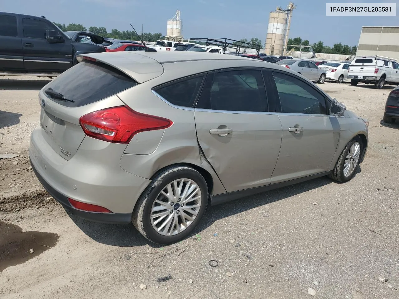 1FADP3N27GL205581 2016 Ford Focus Titanium