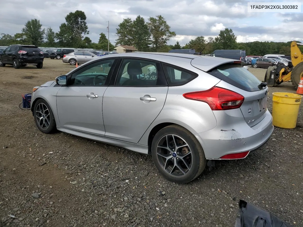 1FADP3K2XGL300382 2016 Ford Focus Se