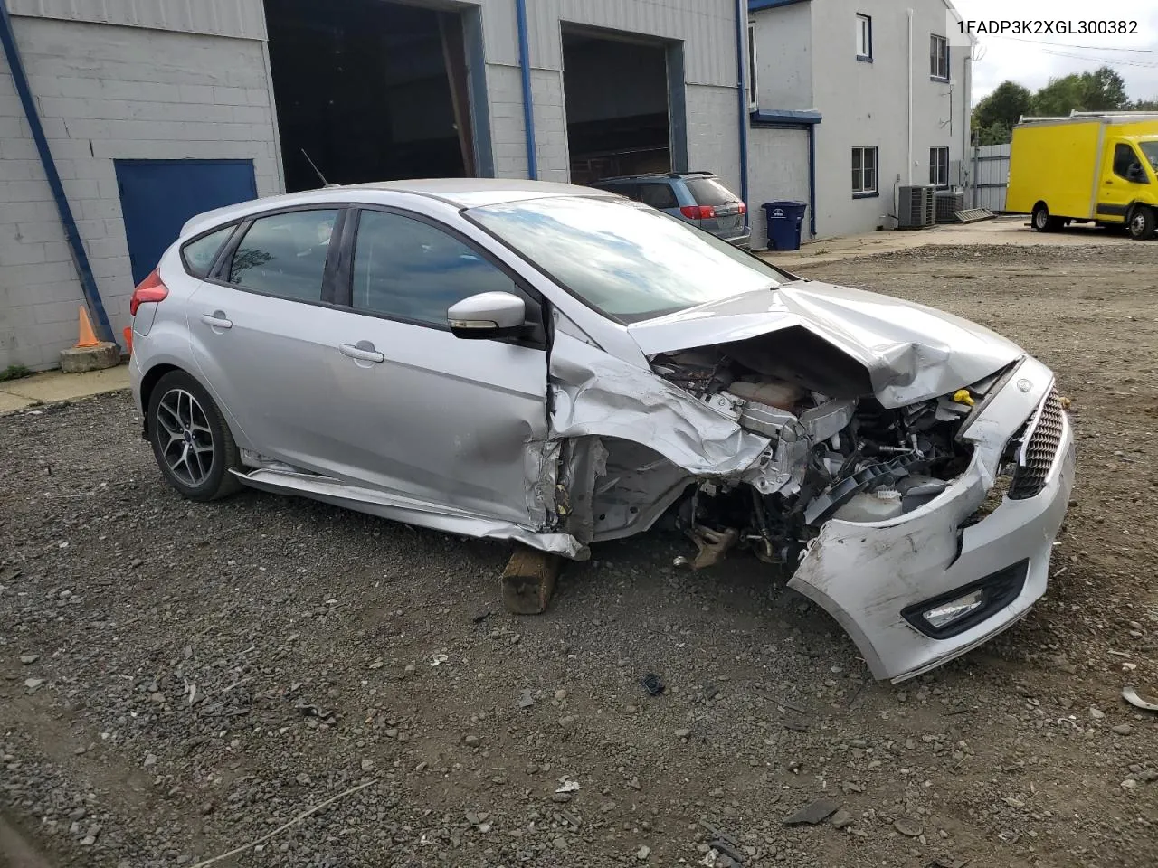 1FADP3K2XGL300382 2016 Ford Focus Se