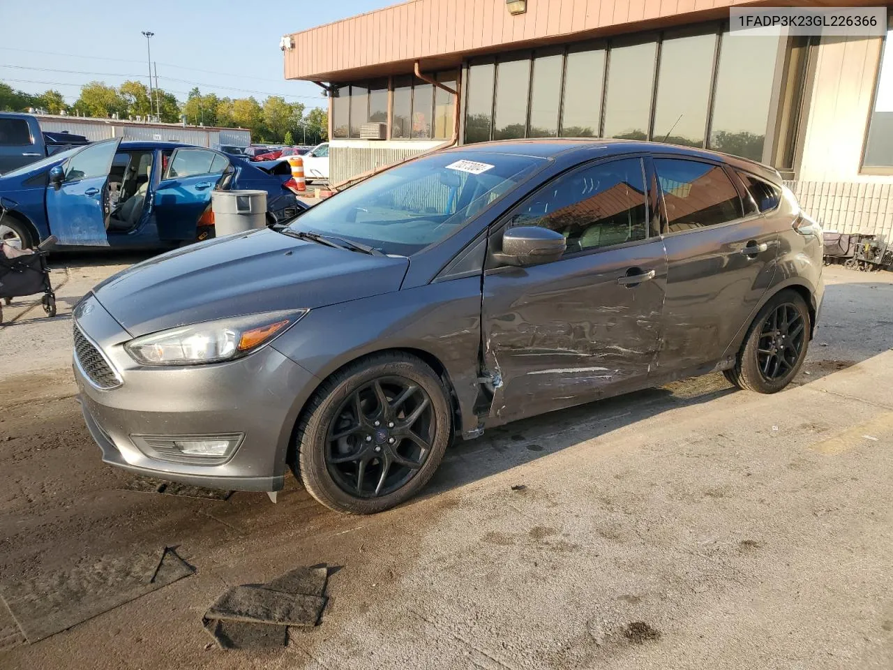 2016 Ford Focus Se VIN: 1FADP3K23GL226366 Lot: 70373004