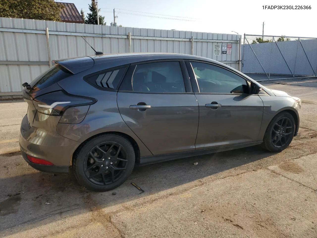 2016 Ford Focus Se VIN: 1FADP3K23GL226366 Lot: 70373004