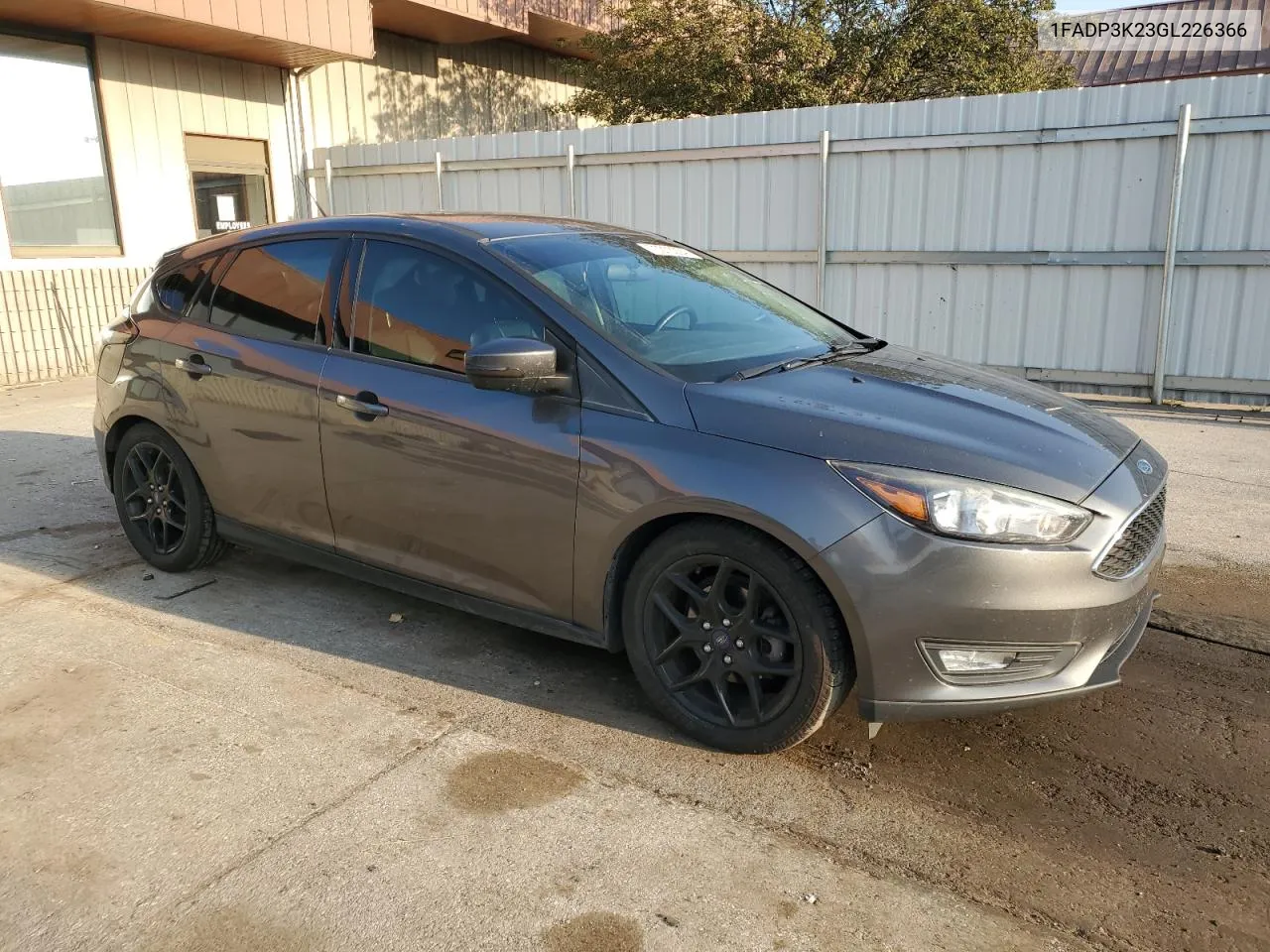 2016 Ford Focus Se VIN: 1FADP3K23GL226366 Lot: 70373004