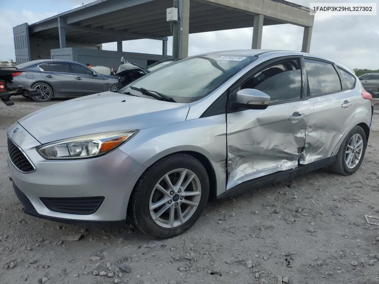 1FADP3K29HL327302 2017 Ford Focus Se