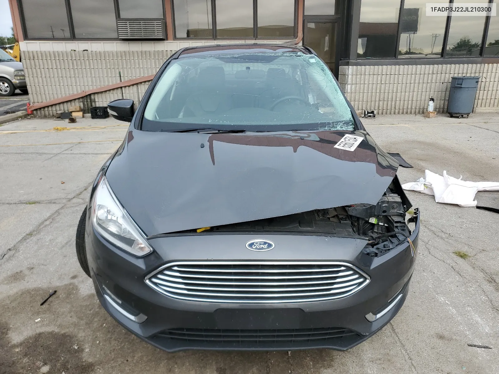 1FADP3J22JL210300 2018 Ford Focus Titanium