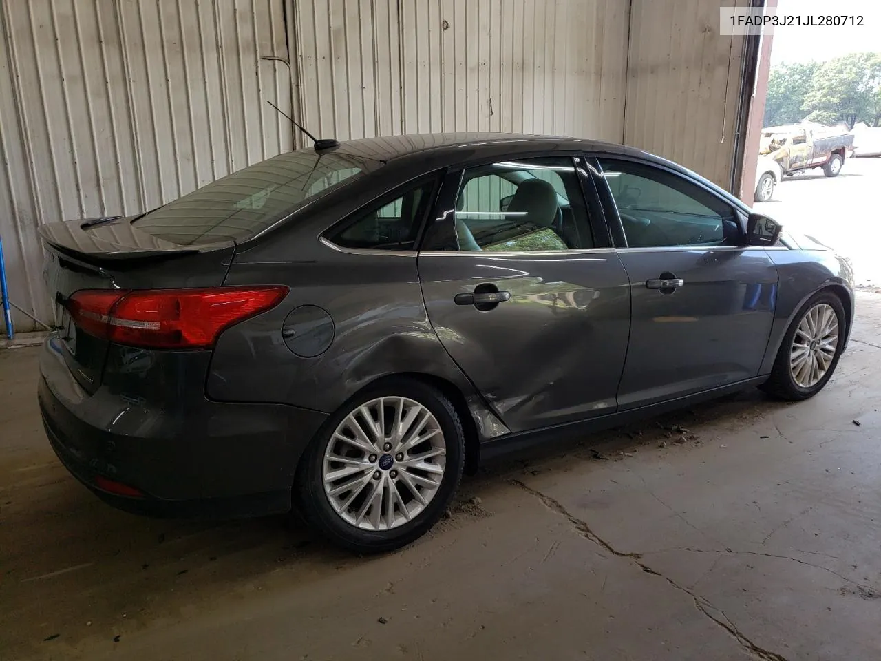 1FADP3J21JL280712 2018 Ford Focus Titanium