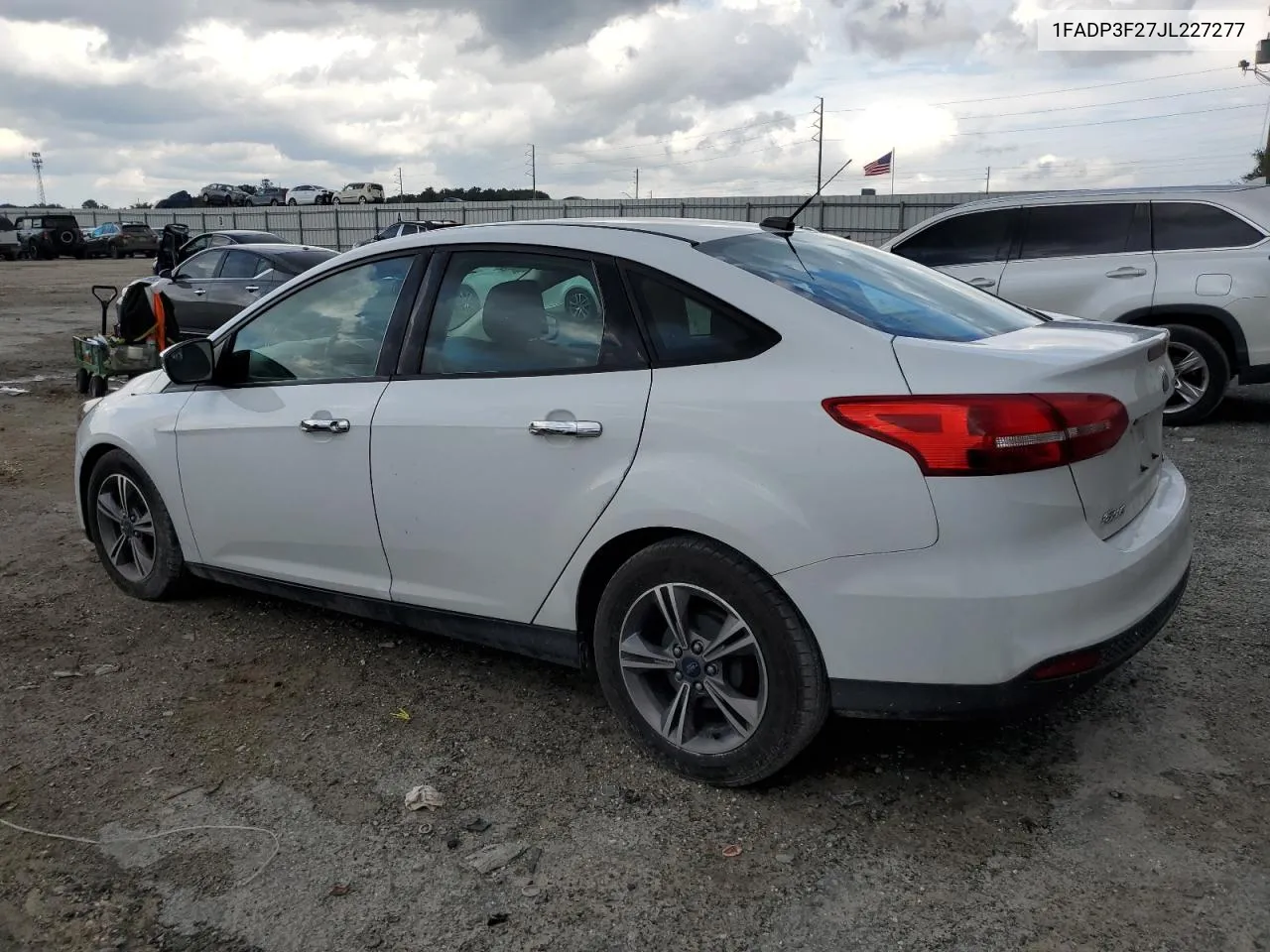 2018 Ford Focus Se VIN: 1FADP3F27JL227277 Lot: 72049854