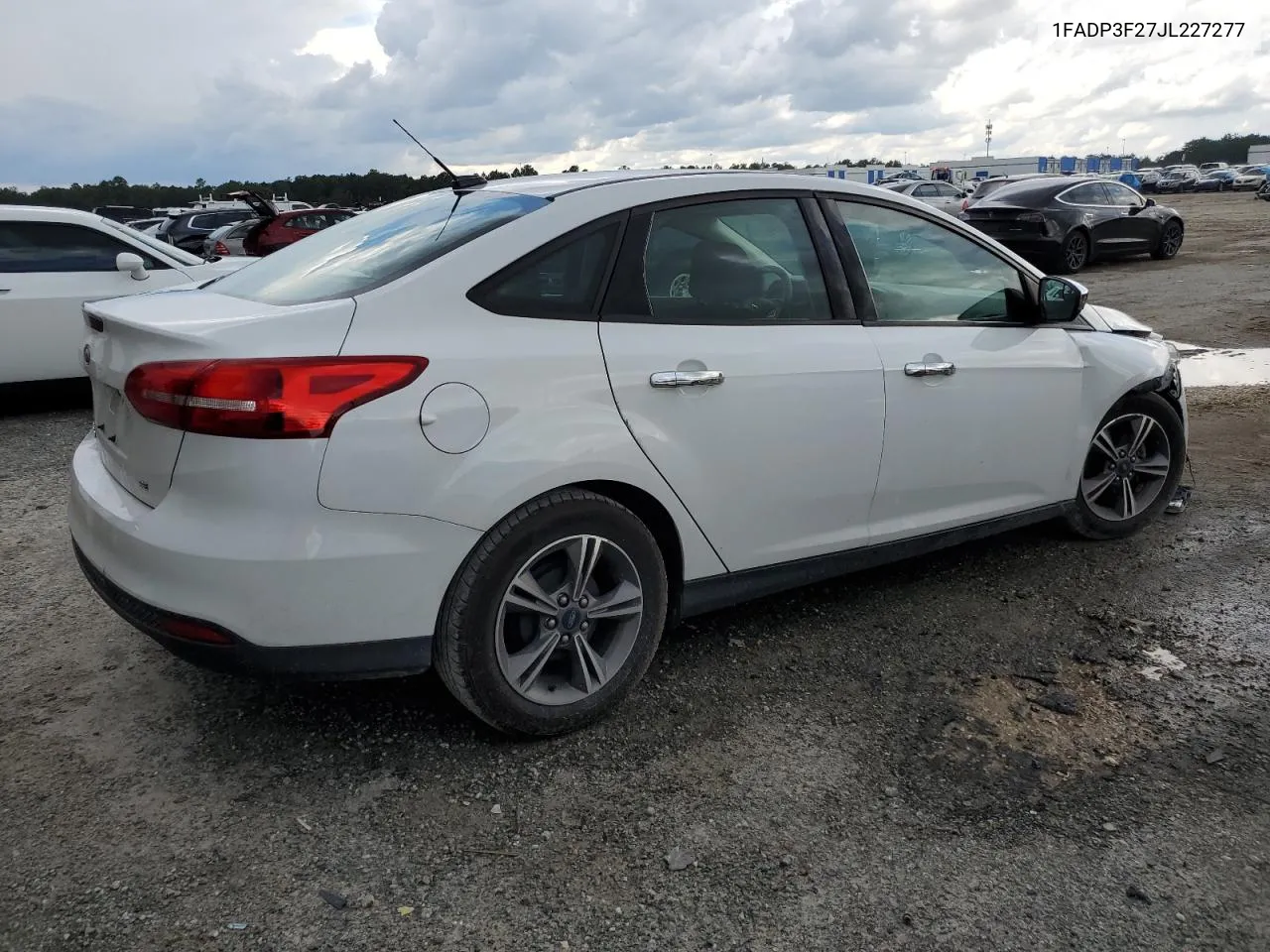 2018 Ford Focus Se VIN: 1FADP3F27JL227277 Lot: 72049854