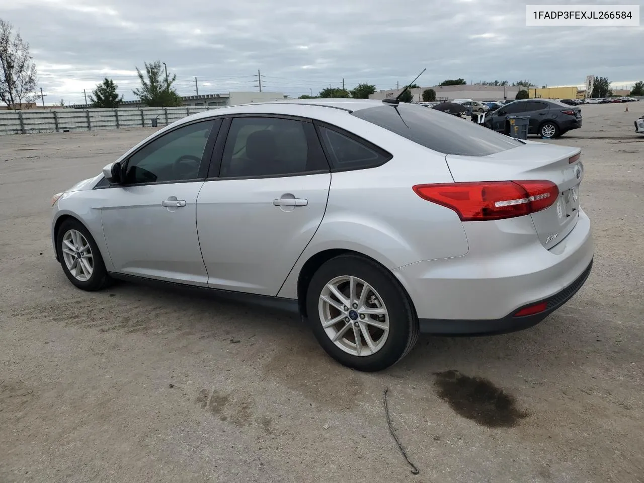 2018 Ford Focus Se VIN: 1FADP3FEXJL266584 Lot: 81306534