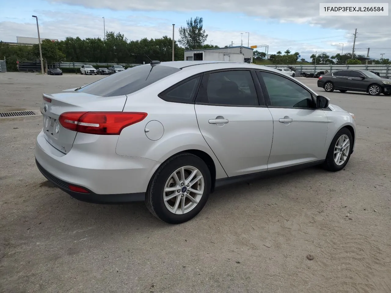 2018 Ford Focus Se VIN: 1FADP3FEXJL266584 Lot: 81306534