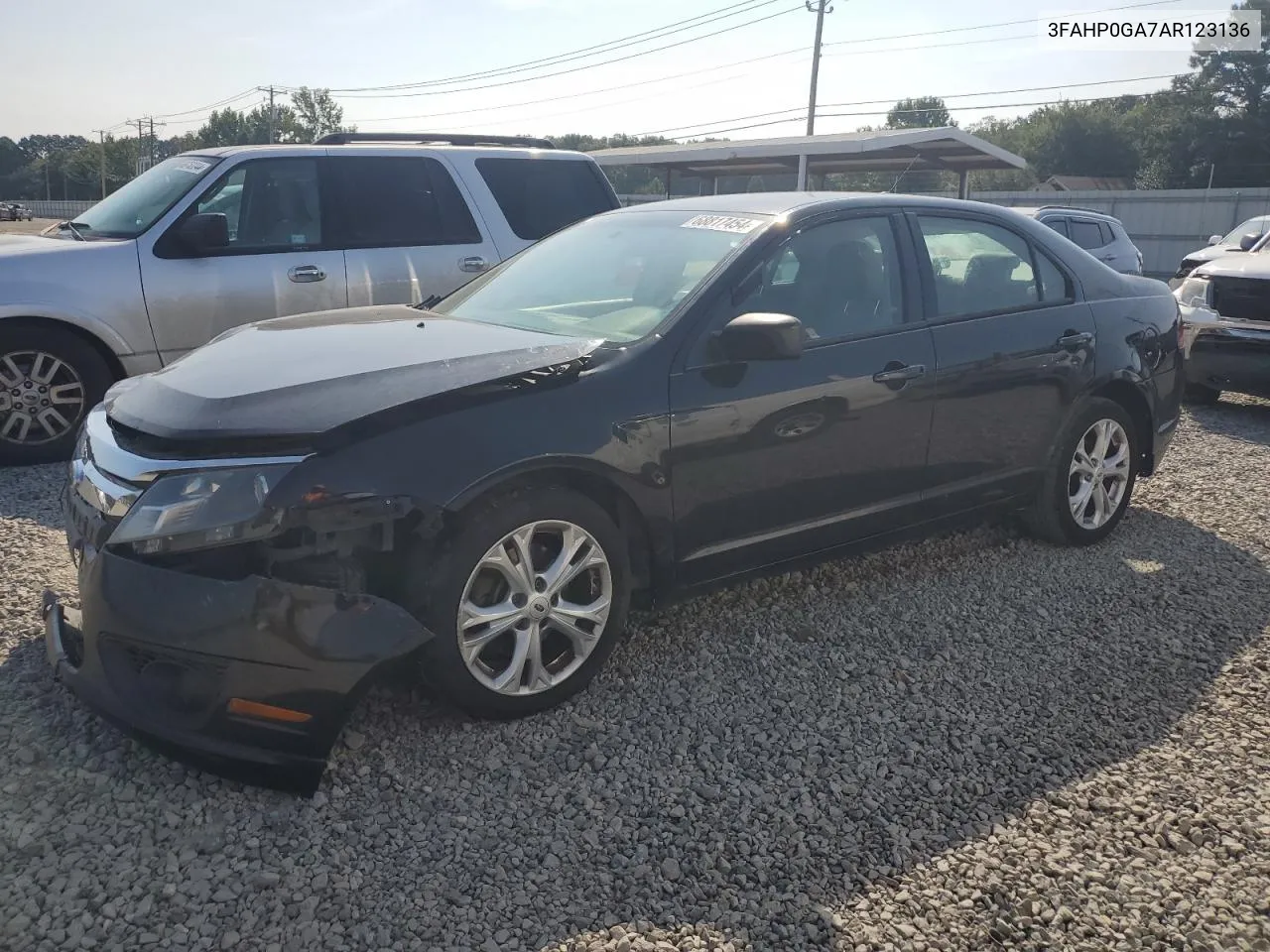 2010 Ford Fusion S VIN: 3FAHP0GA7AR123136 Lot: 68817454