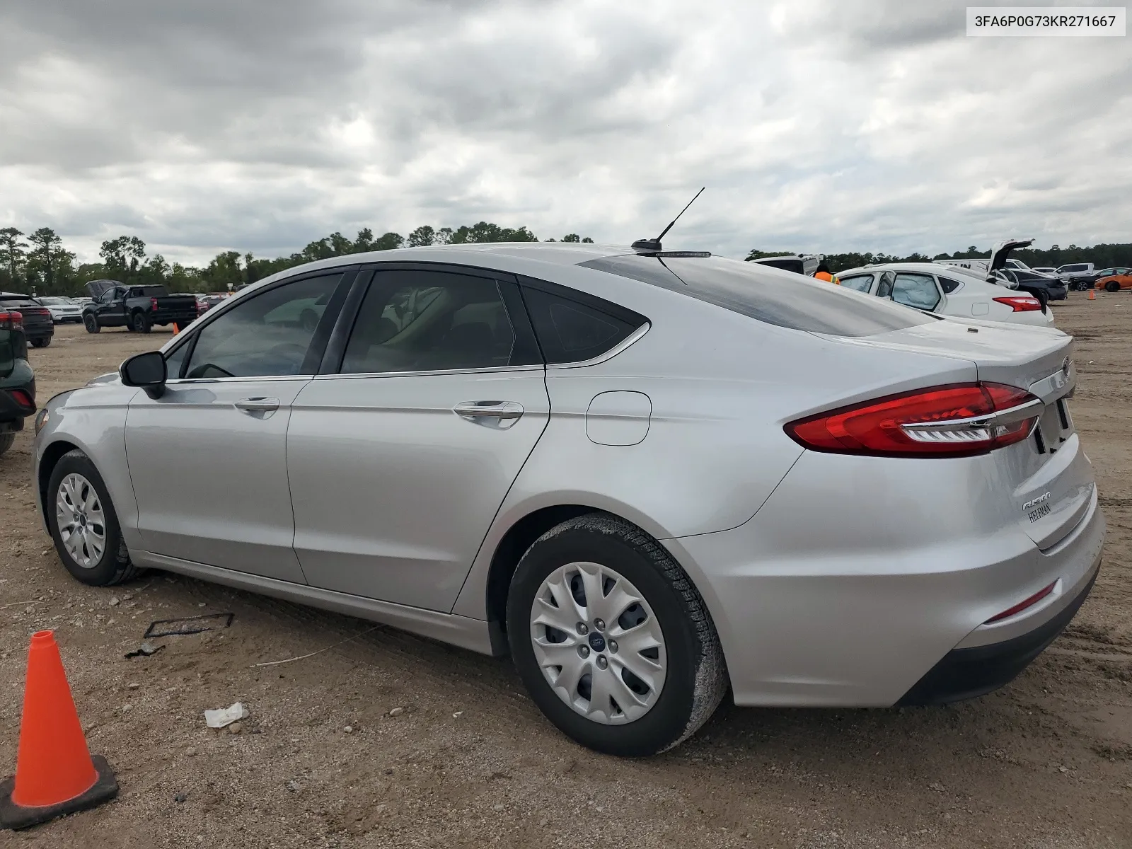 2019 Ford Fusion S VIN: 3FA6P0G73KR271667 Lot: 61887424