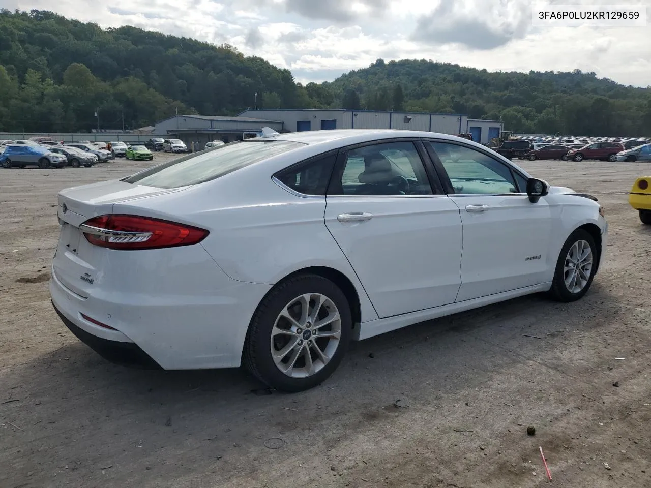 3FA6P0LU2KR129659 2019 Ford Fusion Se