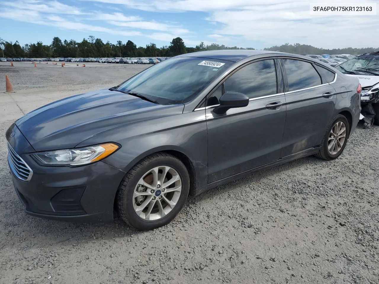 2019 Ford Fusion Se VIN: 3FA6P0H75KR123163 Lot: 74995924