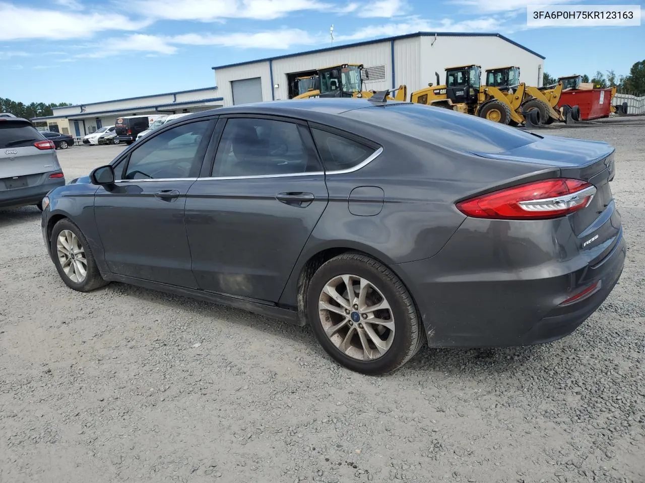 3FA6P0H75KR123163 2019 Ford Fusion Se