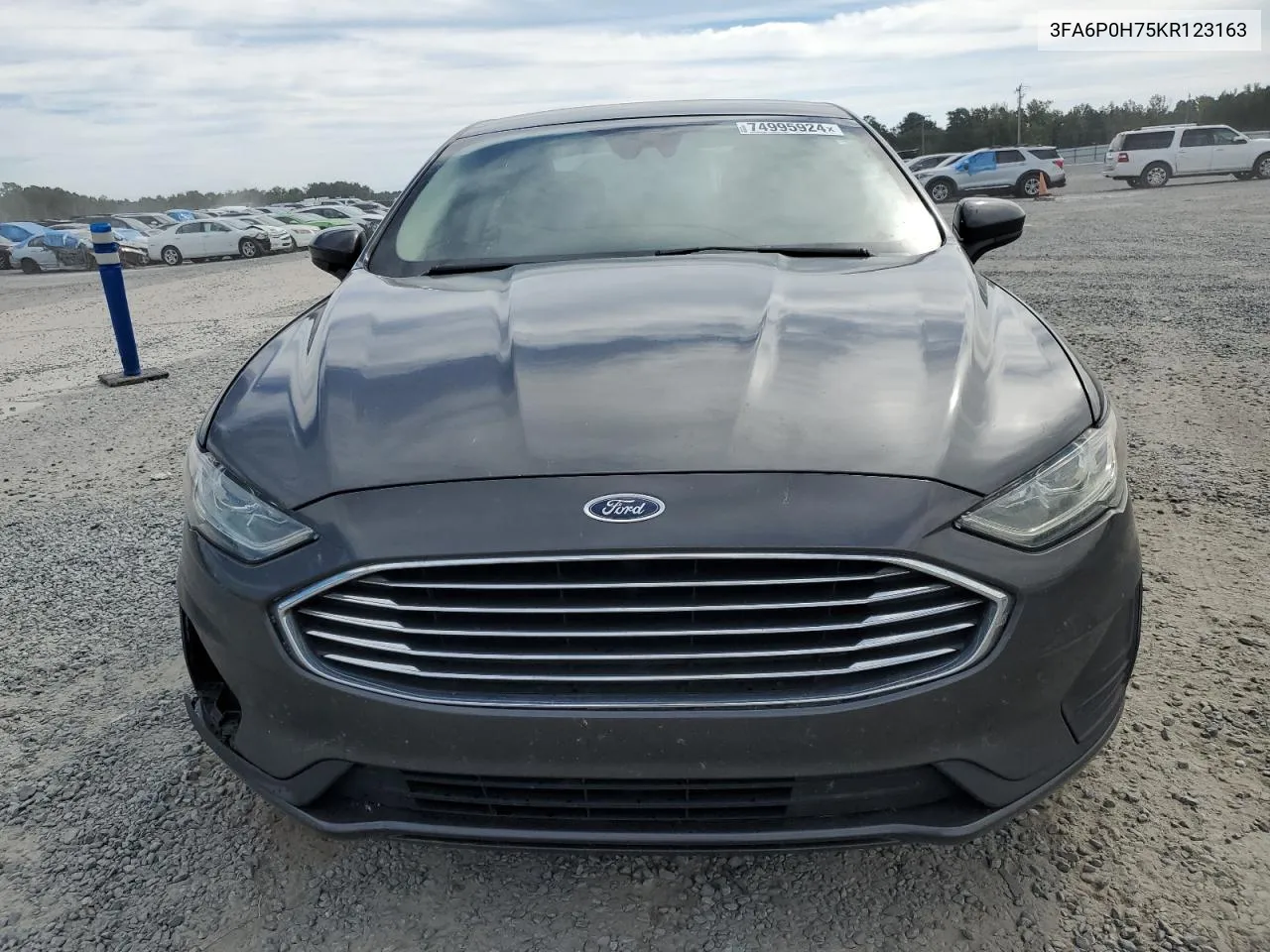 3FA6P0H75KR123163 2019 Ford Fusion Se