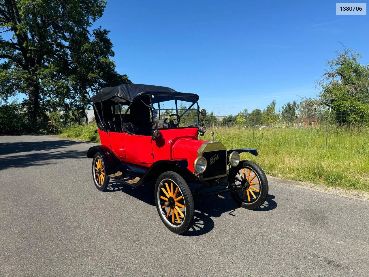 1380706 1920 Ford Model T