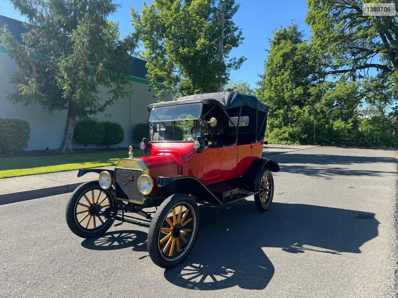 1380706 1920 Ford Model T