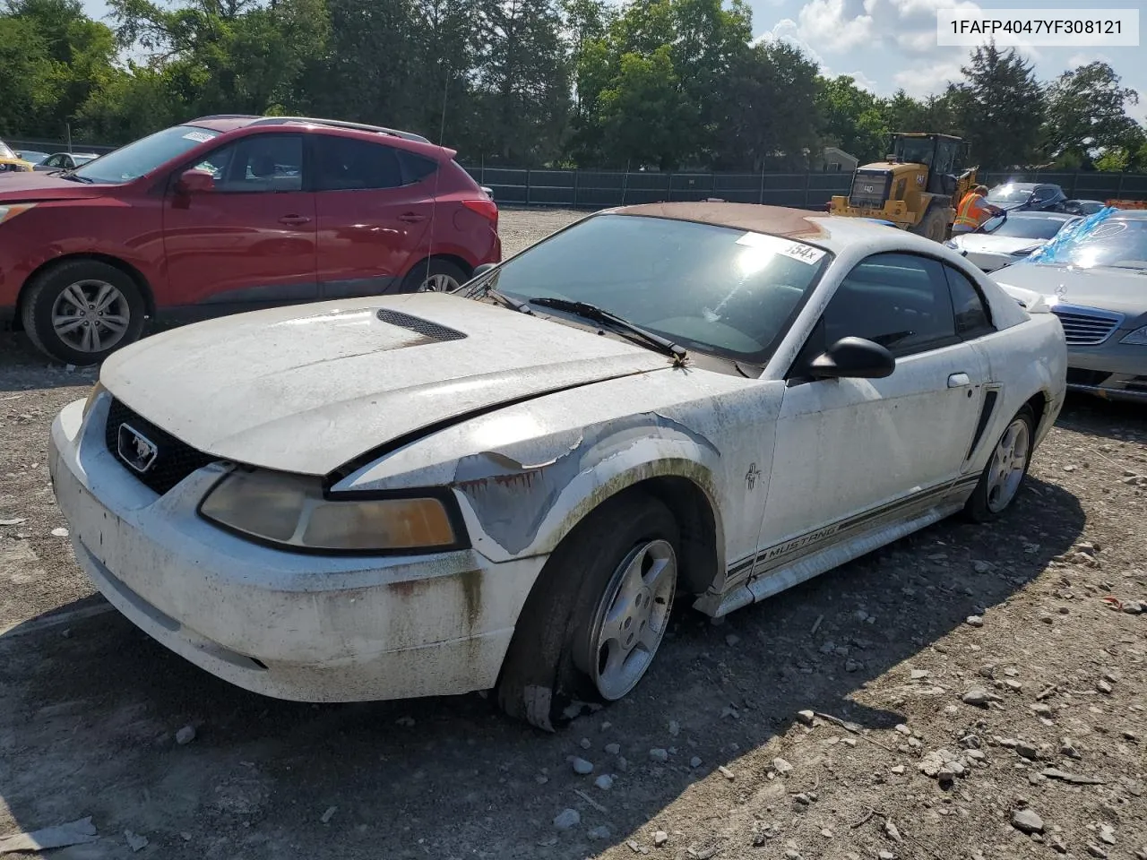 2000 Ford Mustang VIN: 1FAFP4047YF308121 Lot: 61900854