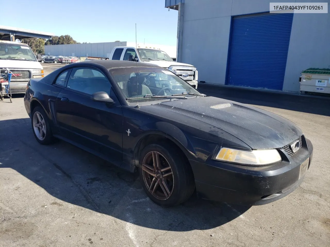 1FAFP4043YF109261 2000 Ford Mustang