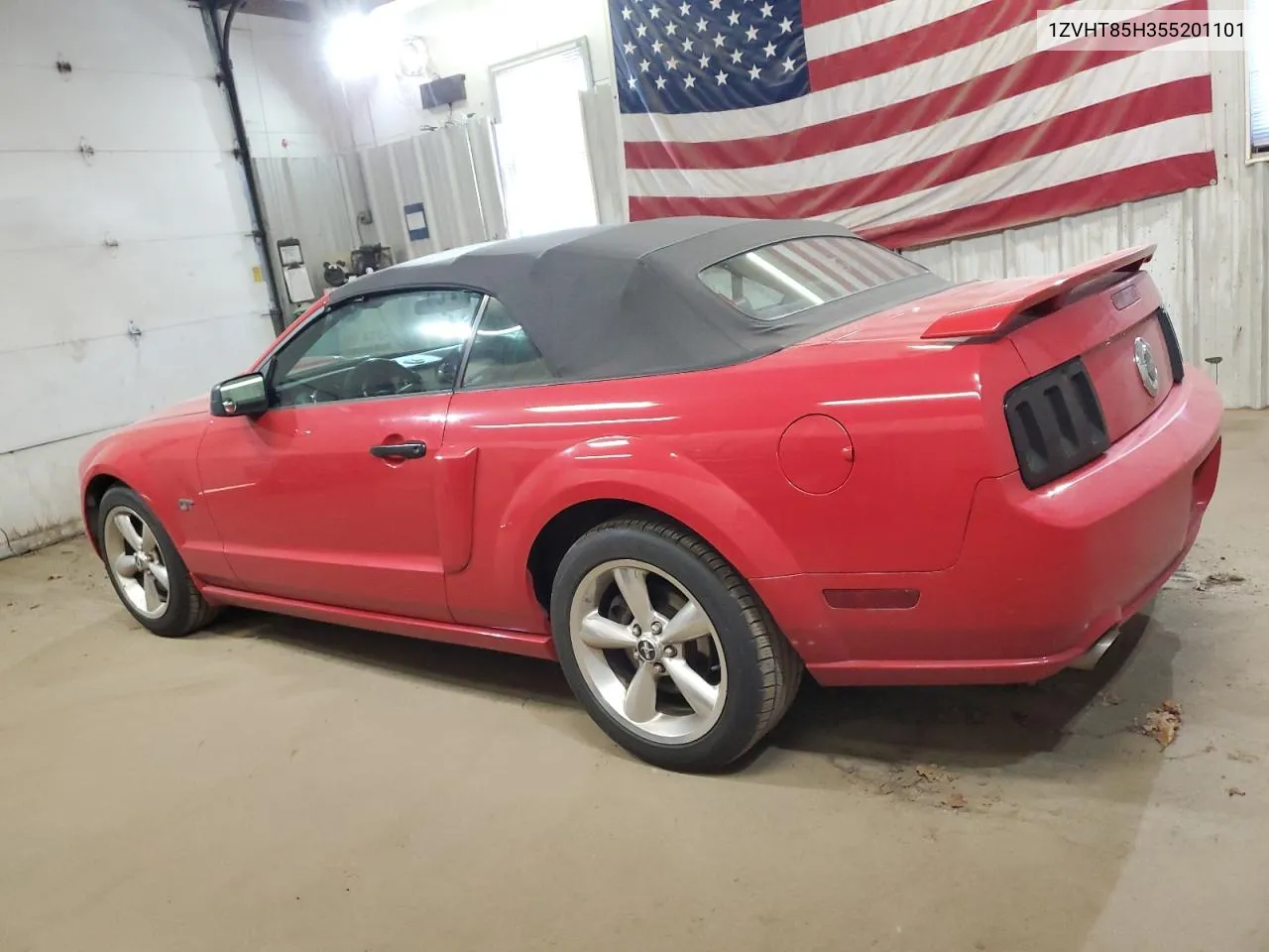 2005 Ford Mustang Gt VIN: 1ZVHT85H355201101 Lot: 80322334