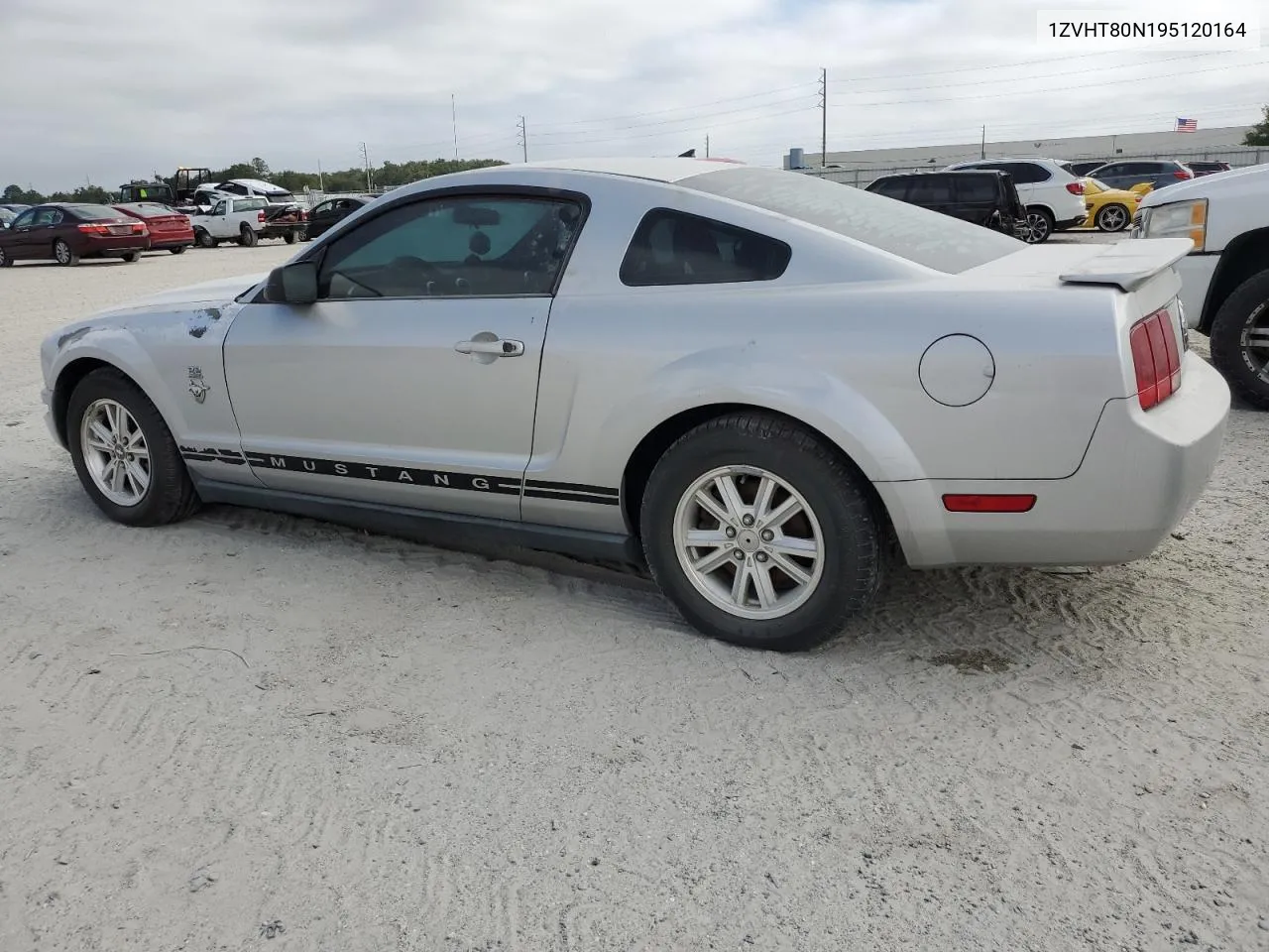 2009 Ford Mustang VIN: 1ZVHT80N195120164 Lot: 76830154