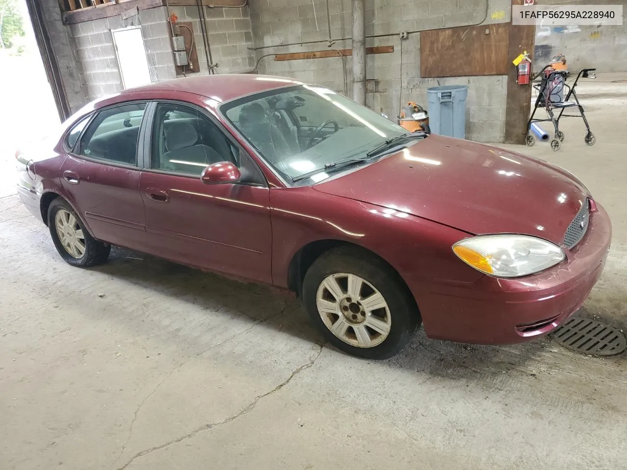 2005 Ford Taurus Sel VIN: 1FAFP56295A228940 Lot: 69172234