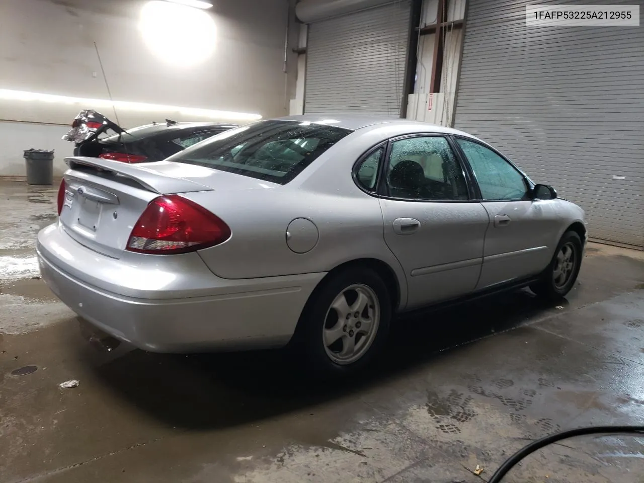 2005 Ford Taurus Se VIN: 1FAFP53225A212955 Lot: 77141274