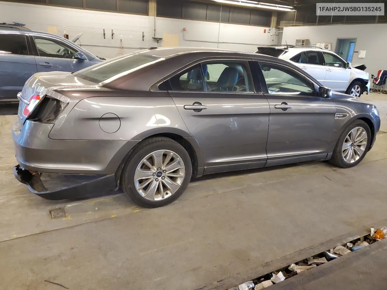 2011 Ford Taurus Limited VIN: 1FAHP2JW5BG135245 Lot: 58211714