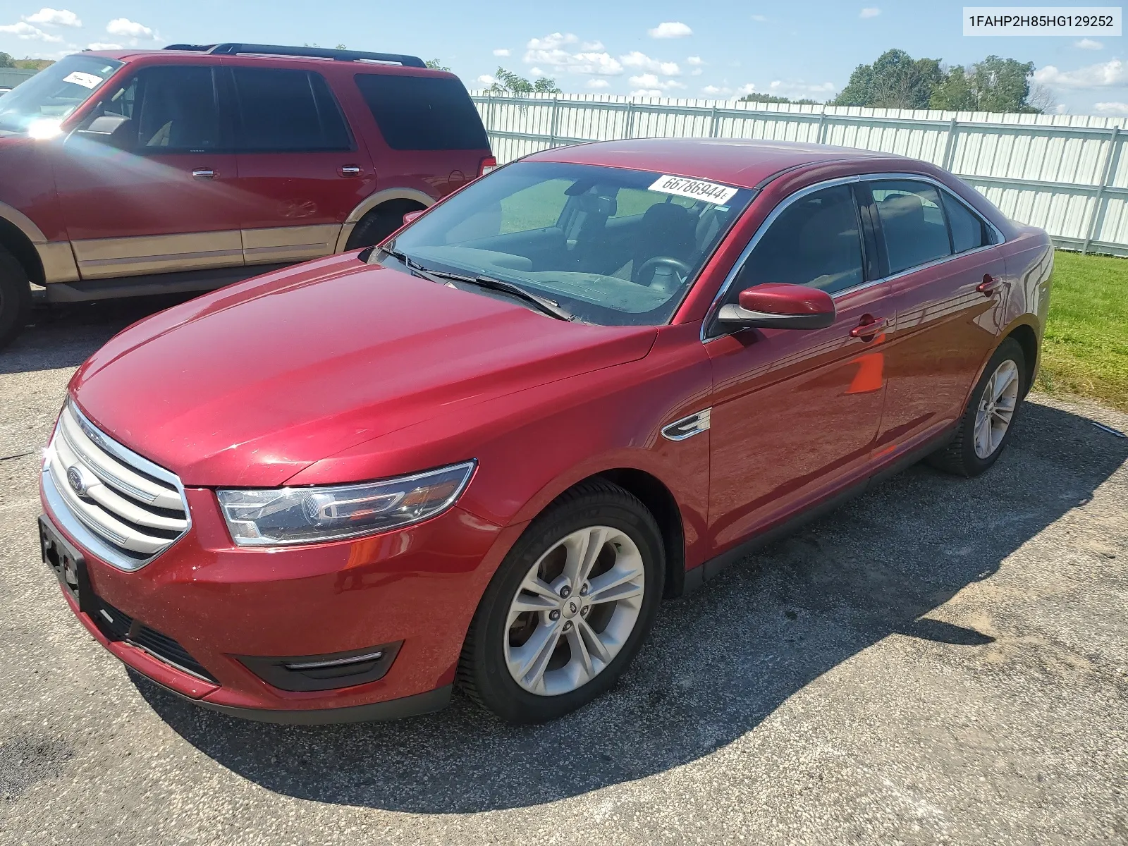 1FAHP2H85HG129252 2017 Ford Taurus Sel