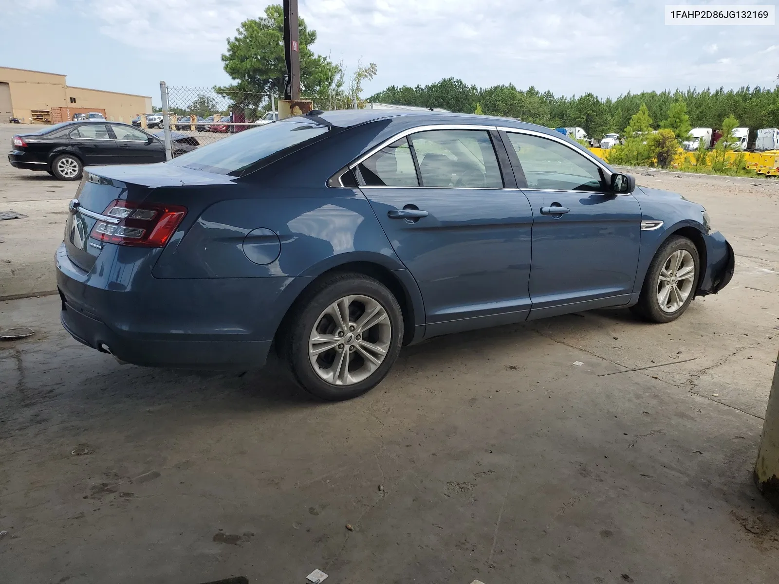 1FAHP2D86JG132169 2018 Ford Taurus Se