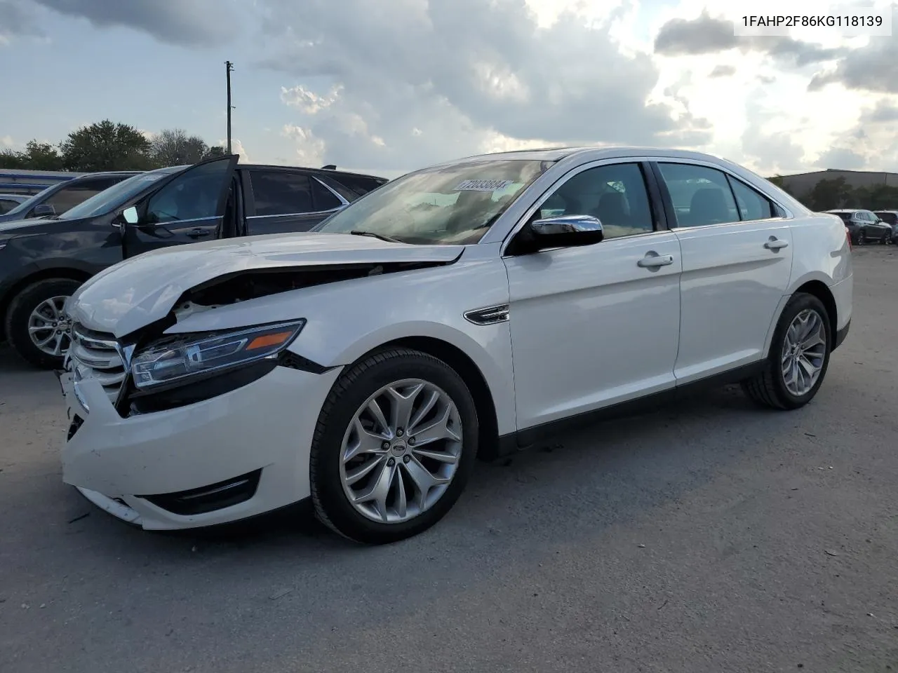 1FAHP2F86KG118139 2019 Ford Taurus Limited